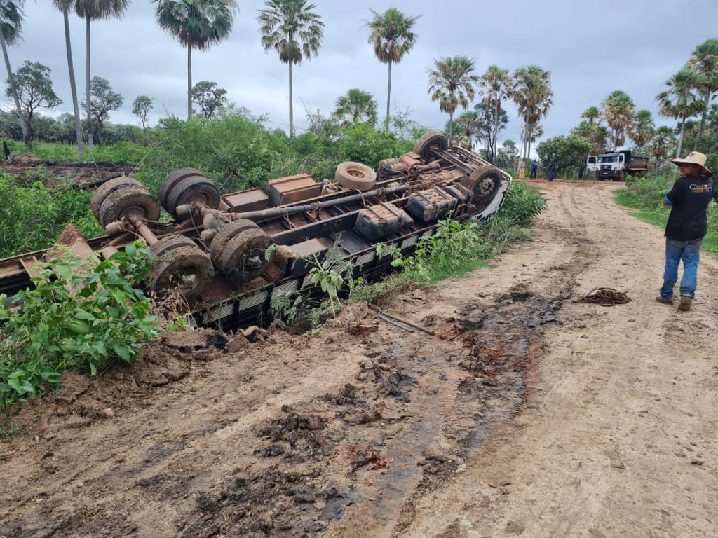 Bois morrem em acidente caminhão no Pantanal Veja vídeo SBA1